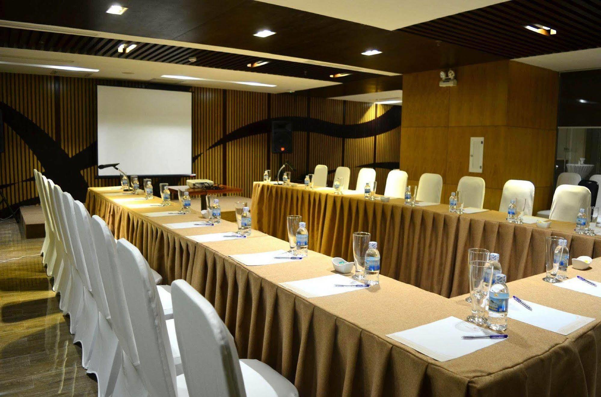 King Town Grand Hotel & Wedding Center Nha Trang Buitenkant foto